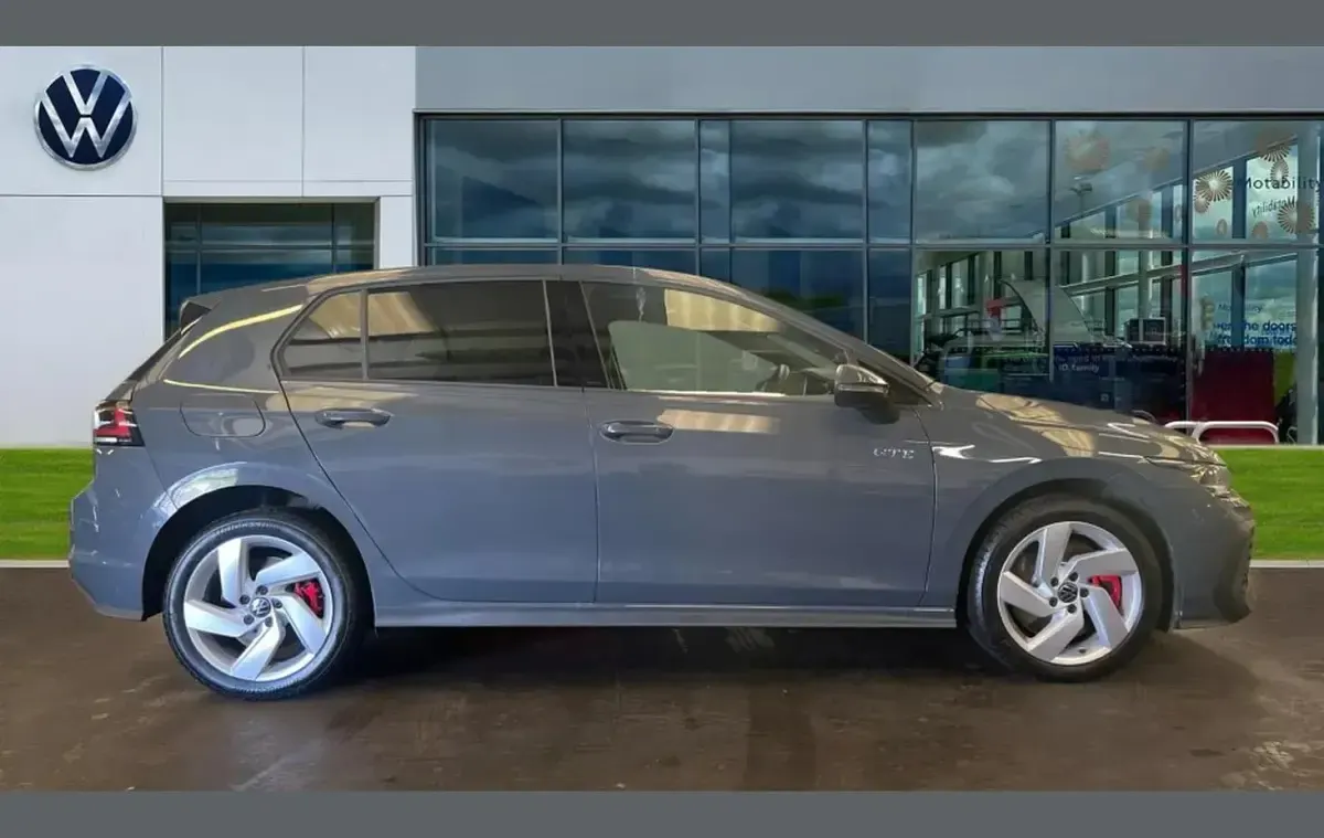 Used VW Golf VIII GTE 267 HP (196 kW) 2025 Grey Hatchback
