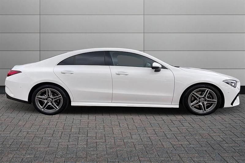 Used Mercedes CLA200 Executive 163 HP (119 kW) 2024 White Sedan