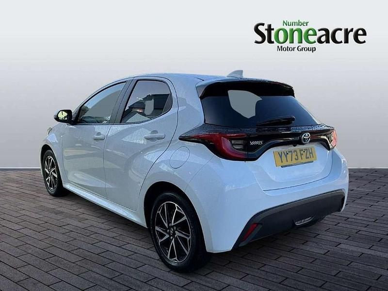 Used Toyota Yaris Hybrid Design 113 HP (83 kW) 2023 White Hatchback