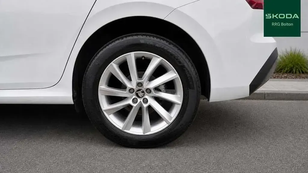 Used Skoda Kamiq SE 94 HP (69 kW) 2025 Moon white metallic SUV