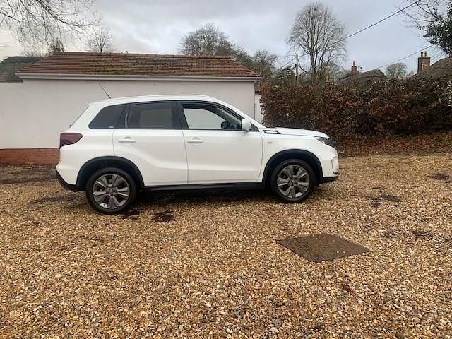 Used Suzuki Vitara SZ-T 129 HP (94 kW) 2022 White Hatchback