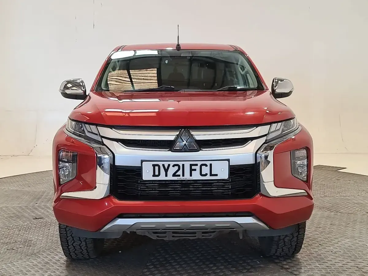 Used Mitsubishi L200 150 HP (110 kW) 2021 Orange Pickup