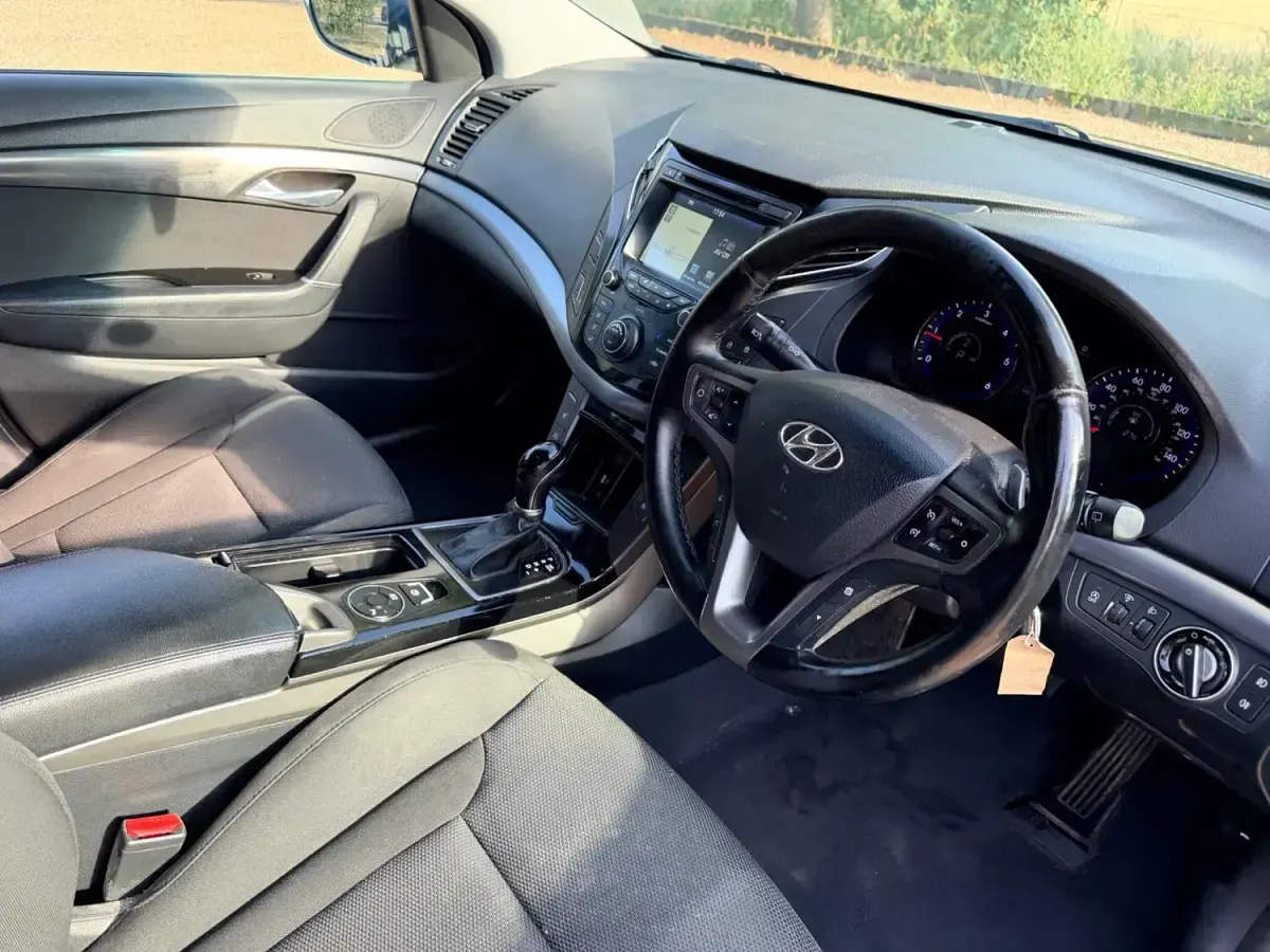 Used Hyundai i40 SE 141 HP (103 kW) 2015 Blue Estate
