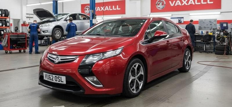 Used Vauxhall Ampera 111 kW (151 HP) 2012 Red Hatchback