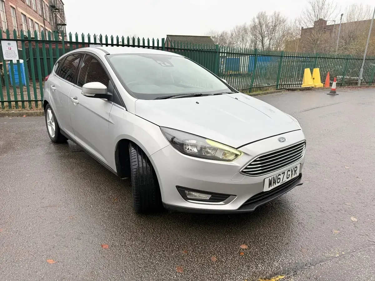 Used Ford Focus Titanium 120 HP (88 kW) 2017 Silver Hatchback