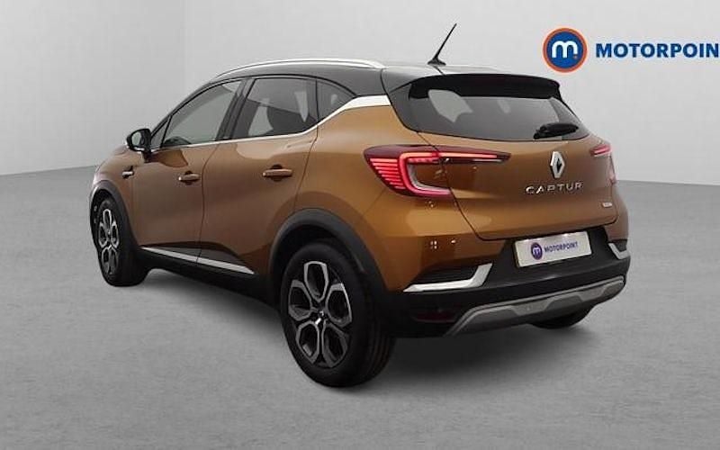 Used Renault Captur Version S 143 HP (105 kW) 2021 Orange/black SUV