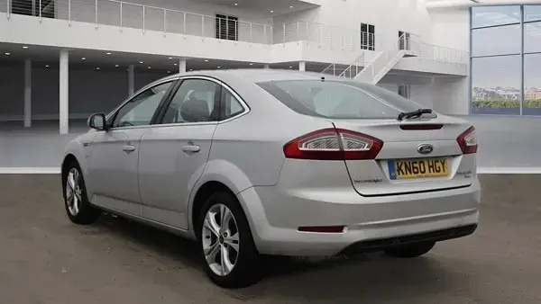 Used Ford Mondeo Titanium 140 HP (102 kW) 2010 Silver Hatchback