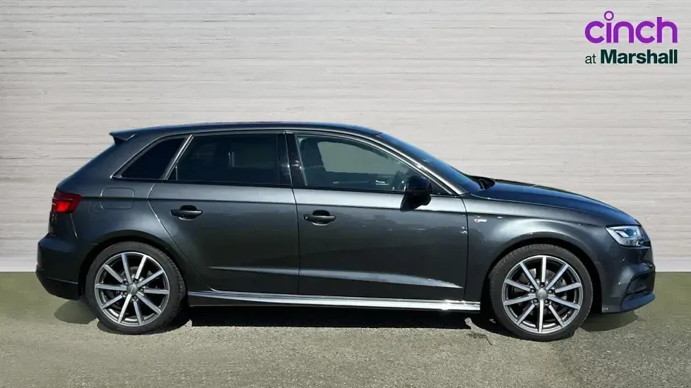 Usado Audi A3 Black Edition 184 HP (135 kW) 2017 Cinzento Citadino