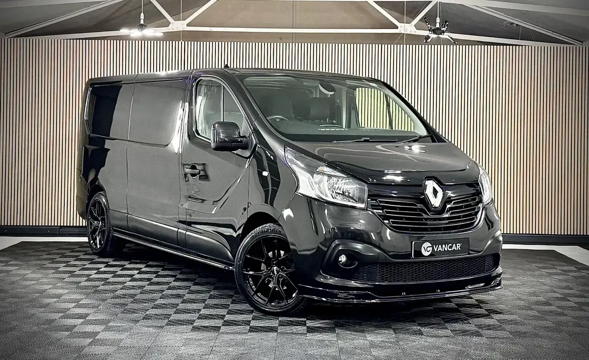 Used Renault Trafic 2017 Black MPV