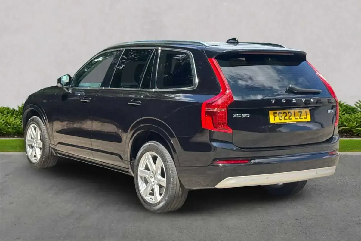 Used Volvo XC90 Momentum 235 HP (172 kW) 2022 SUV