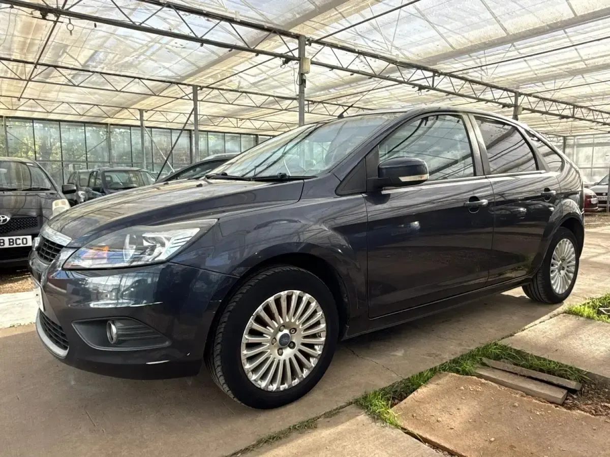 Used Ford Focus Titanium 125 HP (91 kW) 2008 Grey Hatchback
