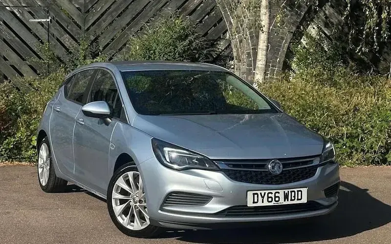 Used Vauxhall Astra Design Edition 105 HP (77 kW) 2016 Hatchback