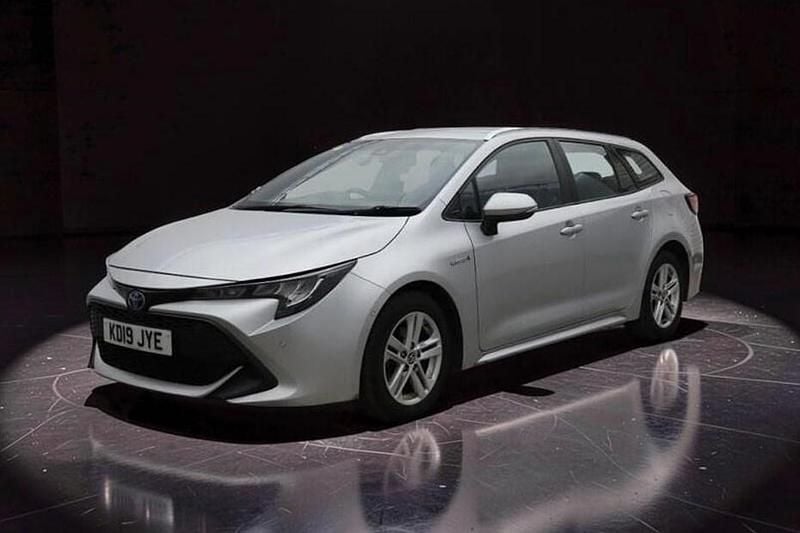 Used Toyota Corolla 122 HP (89 kW) 2019 Silver Estate