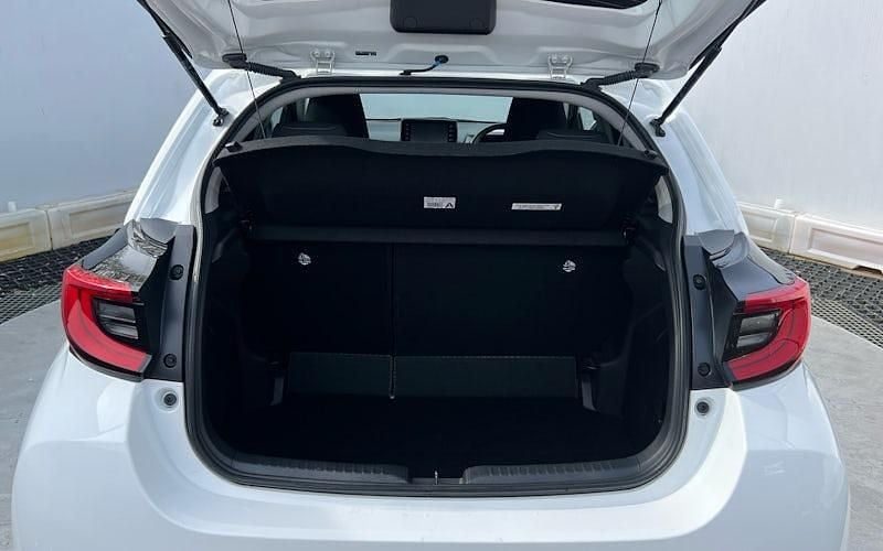 Used Toyota Yaris Hybrid Design 116 HP (85 kW) 2026 Hatchback