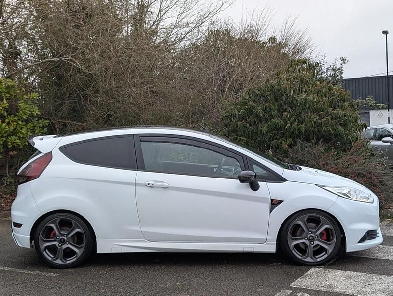Used Ford Fiesta ST 182 HP (133 kW) 2016 White Hatchback