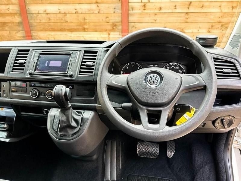 Used VW Transporter SE 150 HP (110 kW) 2019 White Van