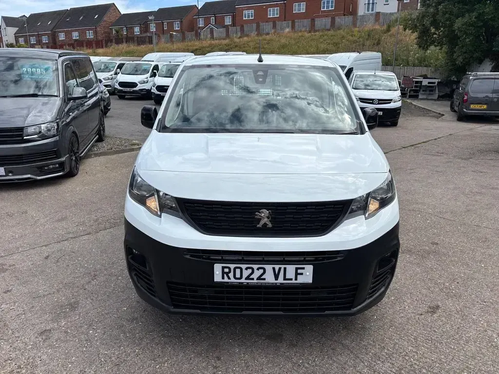 Used Peugeot Partner Premium 131 HP (96 kW) 2022 White MPV