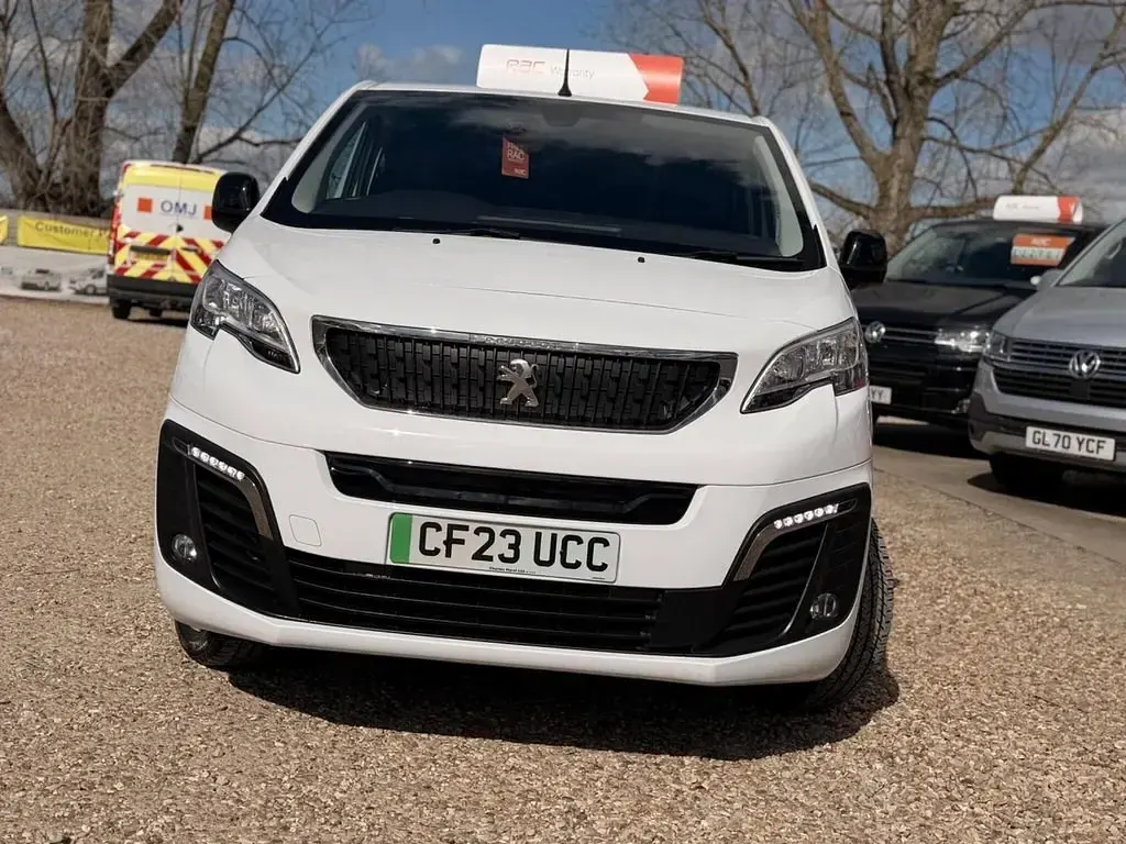 Second-hand Peugeot e-Expert Premium 75 kW (102 CP) 2023 Alb Van