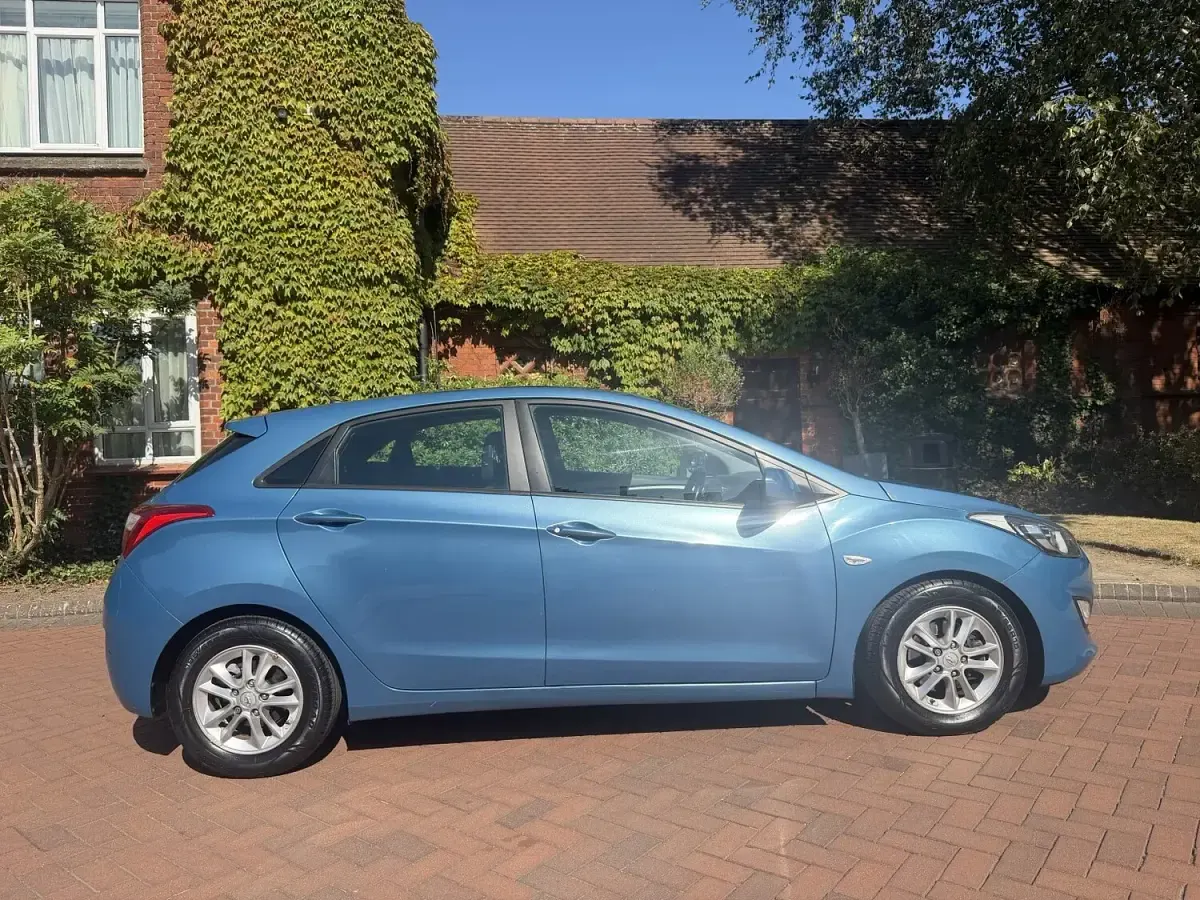 Used Hyundai i30 Active 100 HP (73 kW) 2014 Blue Hatchback