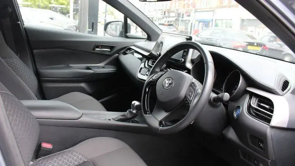 Used Toyota C-HR 122 HP (89 kW) 2023 Grey SUV