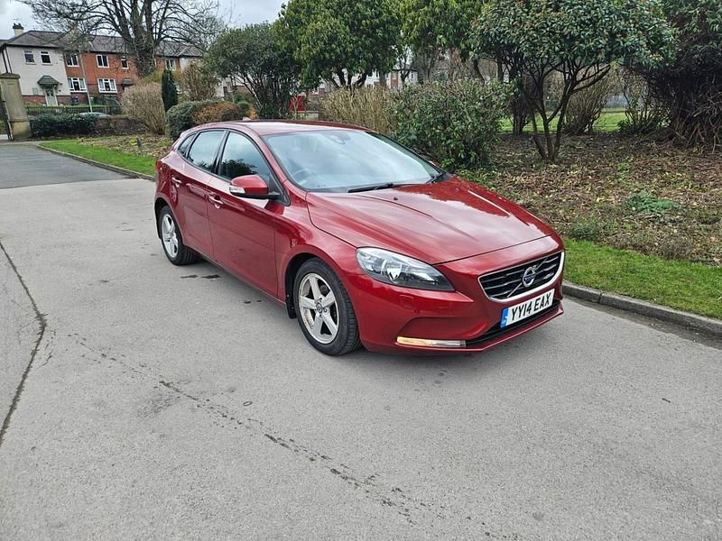 Used Volvo V40 2014 Red Hatchback