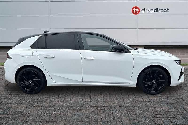 Used Vauxhall Astra S 130 HP (95 kW) 2023 White Hatchback