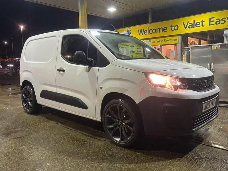 Used Peugeot Partner 99 HP (72 kW) 2019 White MPV