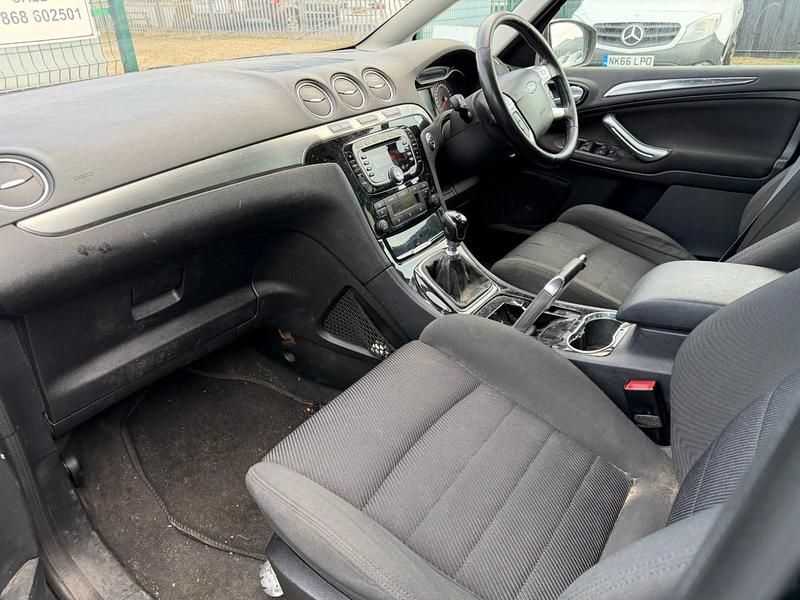 Used Ford S-MAX Titanium 200 HP (147 kW) 2012 Black MPV