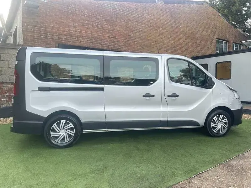 Used Renault Trafic Business 2018 Silver MPV