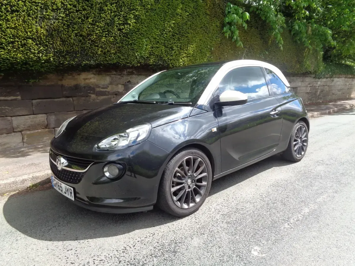 Usado Vauxhall Adam Glam 2015 Preto Citadino