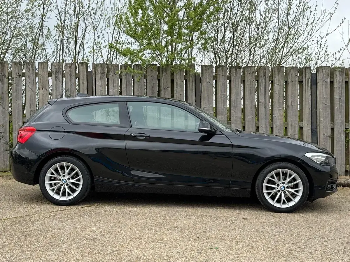 Used BMW 118 Sport Line 2017 Black Hatchback