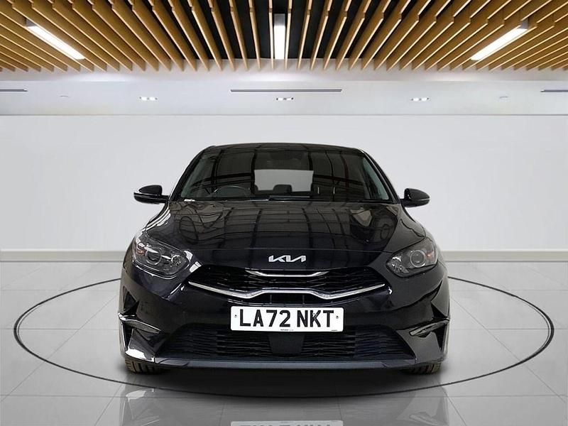 Usado Kia Ceed 158 HP (116 kW) 2022 Preto Citadino