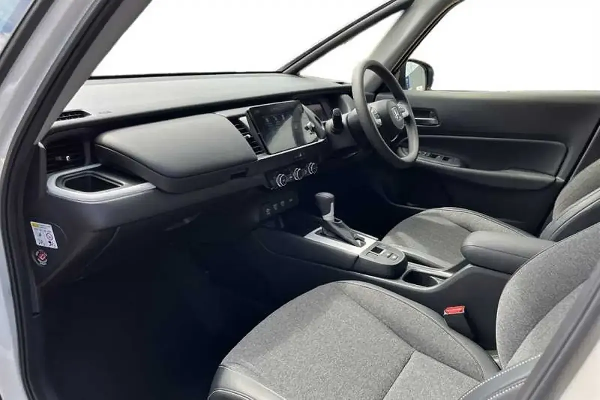 Used Honda Jazz Hybrid 109 HP (80 kW) 2021 Platinum white Hatchback