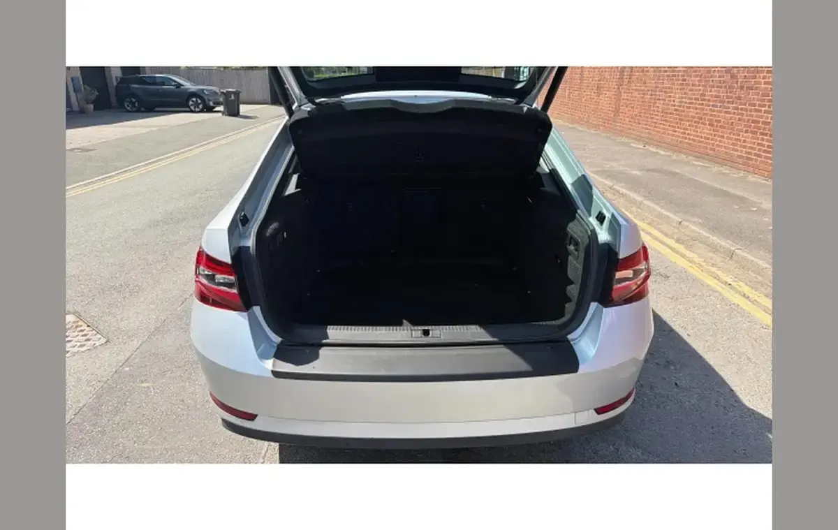 Used Skoda Superb SE L Executive 150 HP (110 kW) 2016 Silver Hatchback