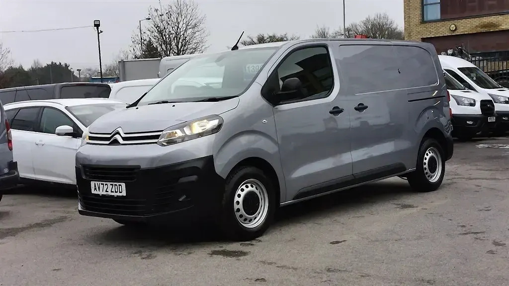 Używany Citroën Dispatch 145 KM (106 kW) 2022 Szary Minivan