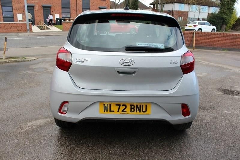 Used Hyundai i10 SE 67 HP (49 kW) 2023 Silver Hatchback