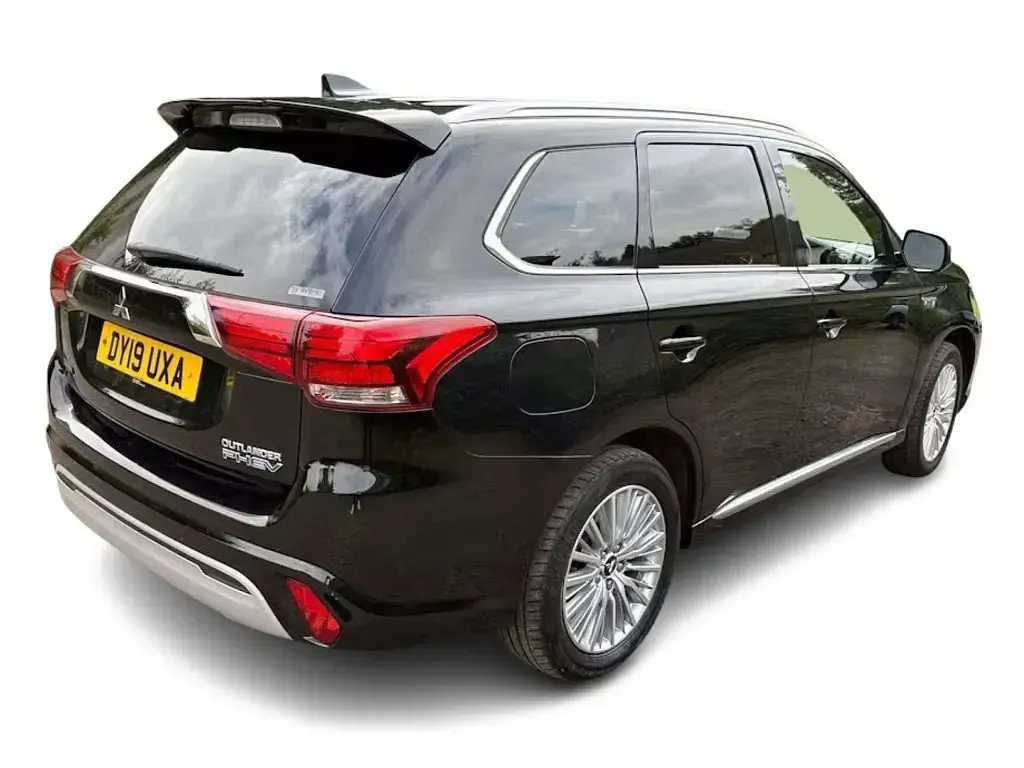 Used Mitsubishi Outlander P-HEV 209 HP (153 kW) 2019 Black SUV