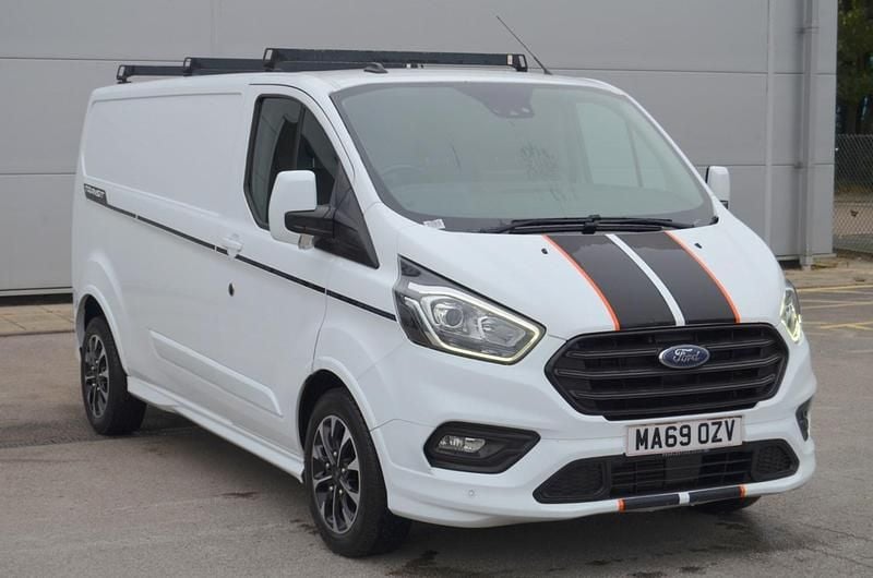 Used Ford Transit Custom Sport 185 HP (136 kW) 2019 White Van