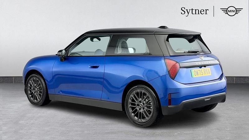 Used Mini Cooper Hatch 133 kW (181 HP) 2025 Blue Hatchback