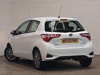 Used Toyota Yaris Hybrid 100 HP (73 kW) 2020 White Hatchback