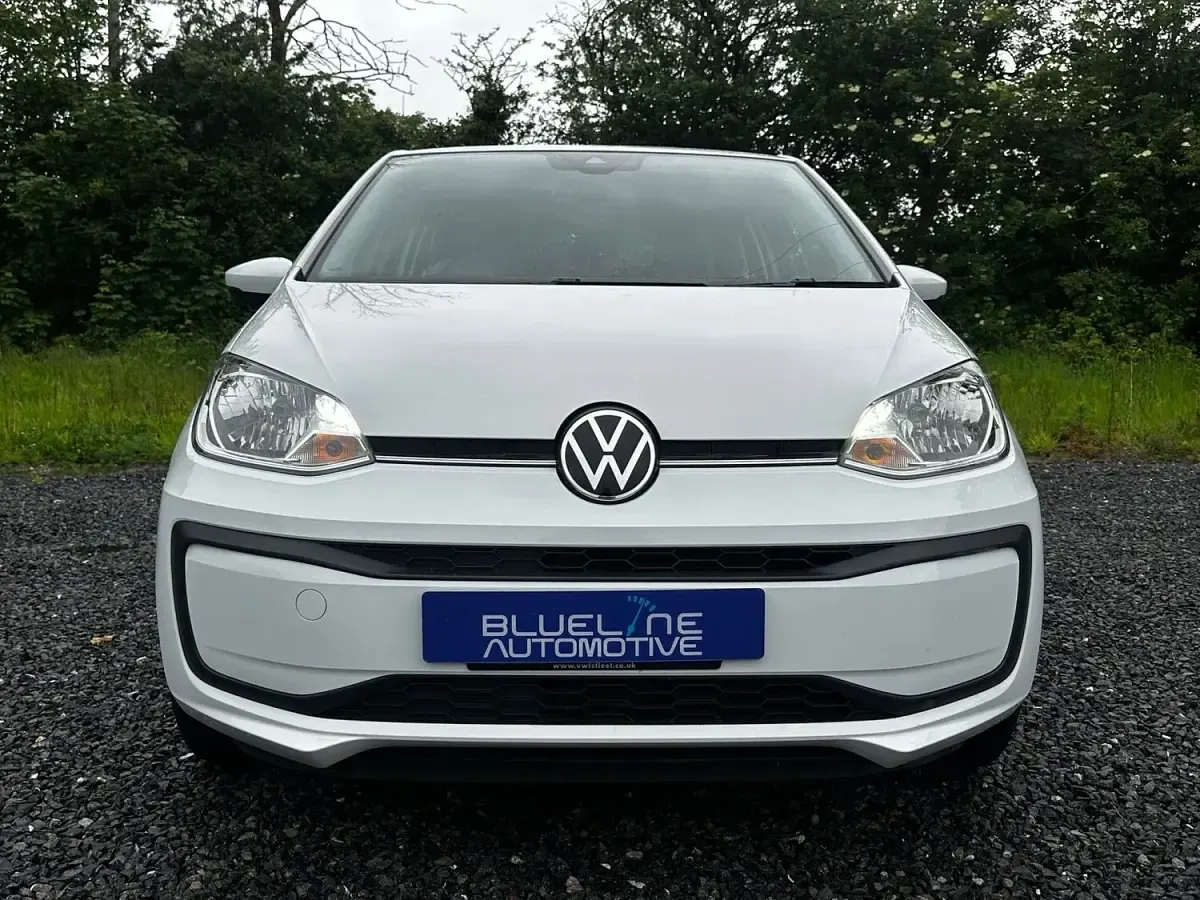Used VW up! 65 HP (47 kW) 2021 White Hatchback