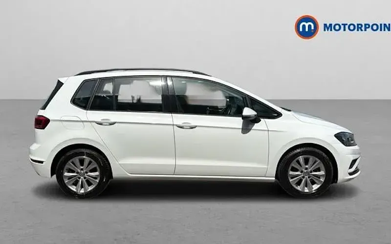 Używany VW Golf VII SE 131 KM (96 kW) 2018 Biały Hatchback