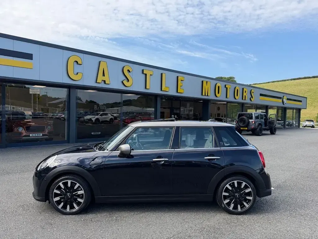 Used Mini Cooper Exclusive 2022 Blue/black Hatchback