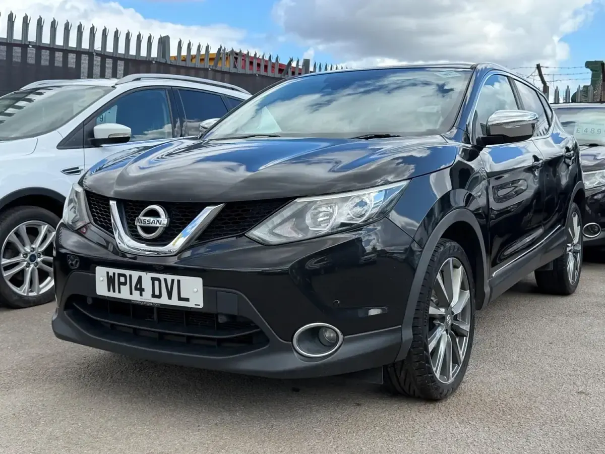 Used Nissan Qashqai Acenta Premium 115 HP (84 kW) 2014 Black SUV