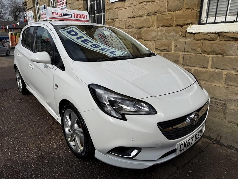 Used Vauxhall Corsa SRi 95 HP (69 kW) 2017 White Hatchback