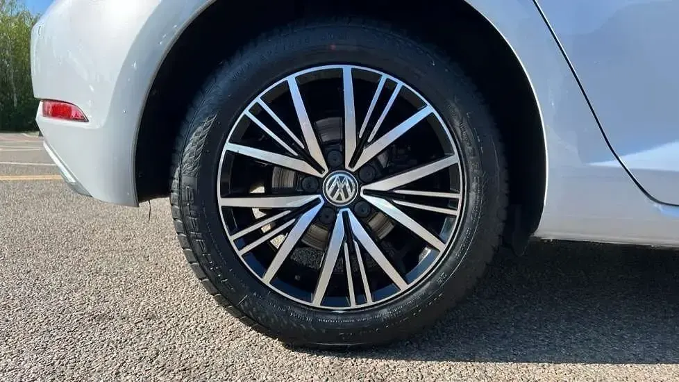 Used VW Golf VII SE 125 HP (91 kW) 2017 Silver Hatchback