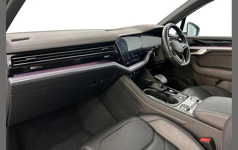 Used VW Touareg R-line 231 HP (169 kW) 2023 White SUV