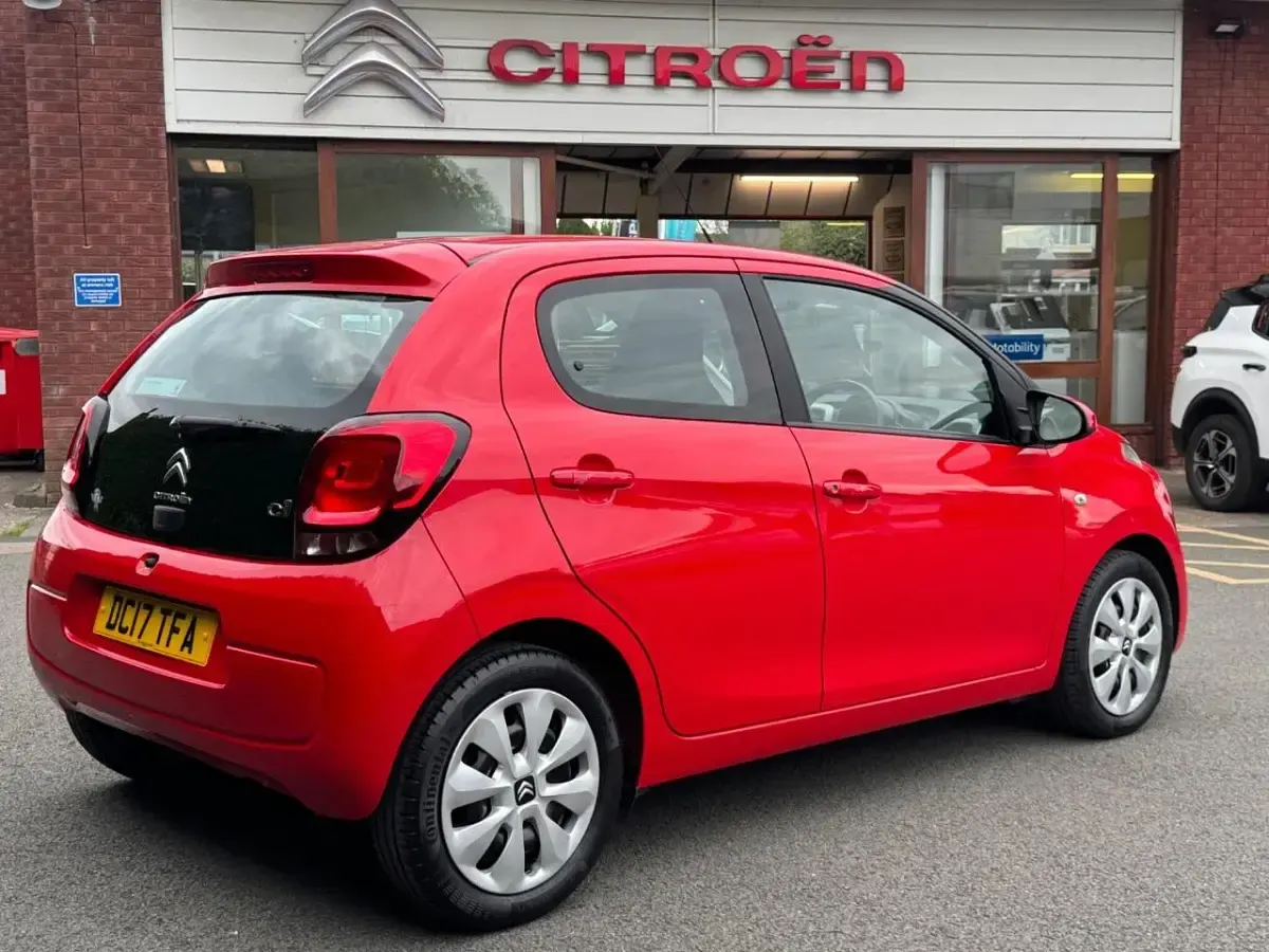 Używany Citroën C1 Feel 81 KM (59 kW) 2017 Czerwony Hatchback