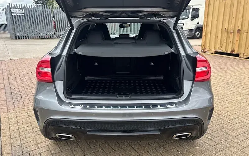 Usado Mercedes GLA250 AMG line 211 HP (155 kW) 2016 Cinzento SUV