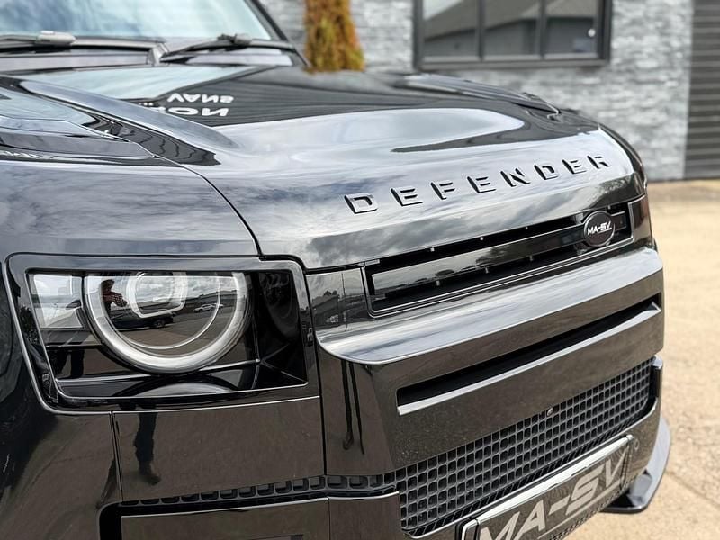 New Land Rover Defender SE Dynamic 2026 Santorini black SUV